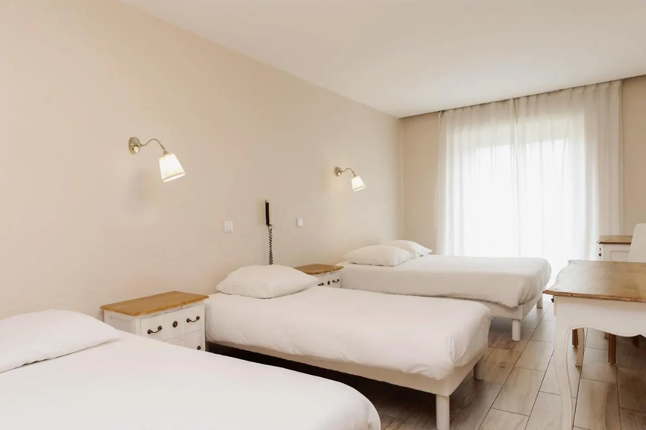 Coq Hotel Cogolin 3*,