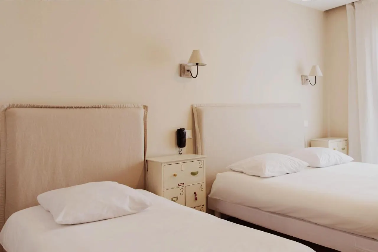 Coq Hotel Cogolin 3*,
