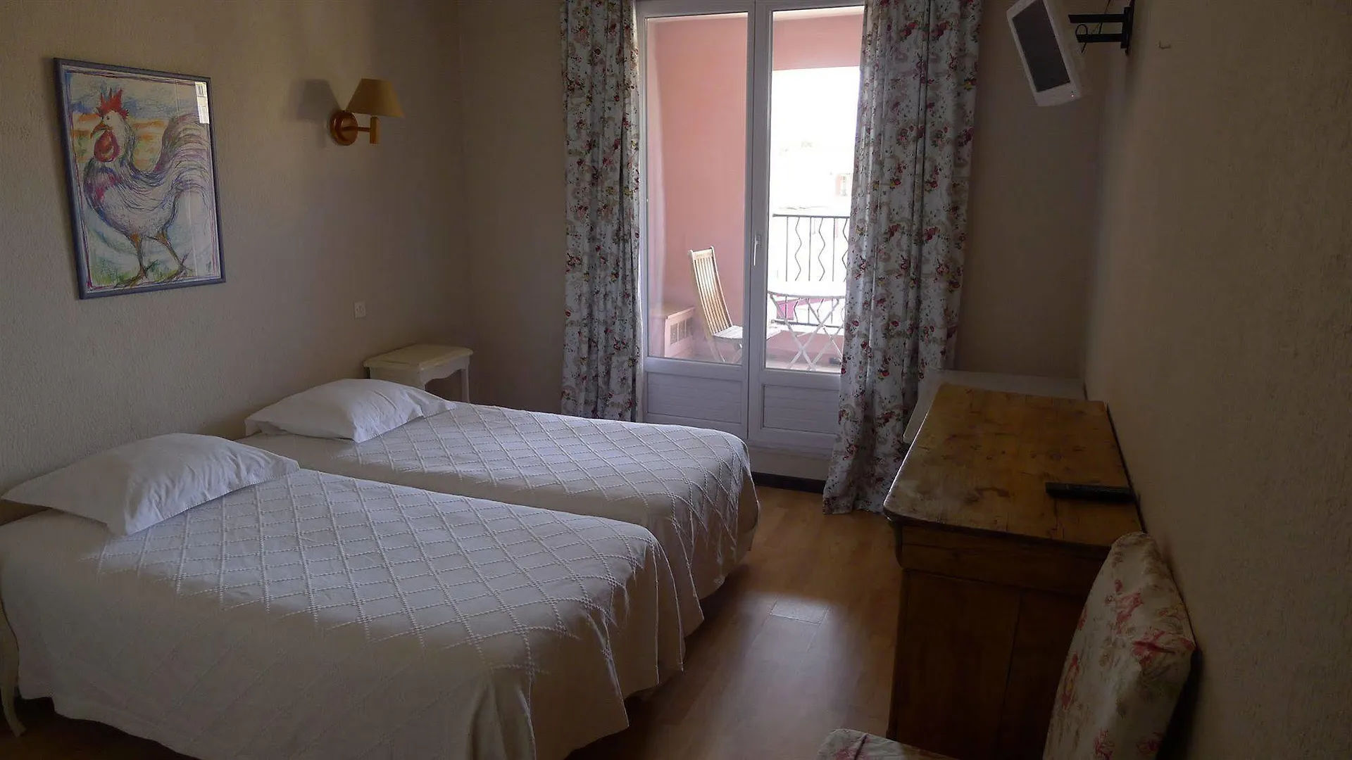 Coq Hotel Cogolin 3*,
